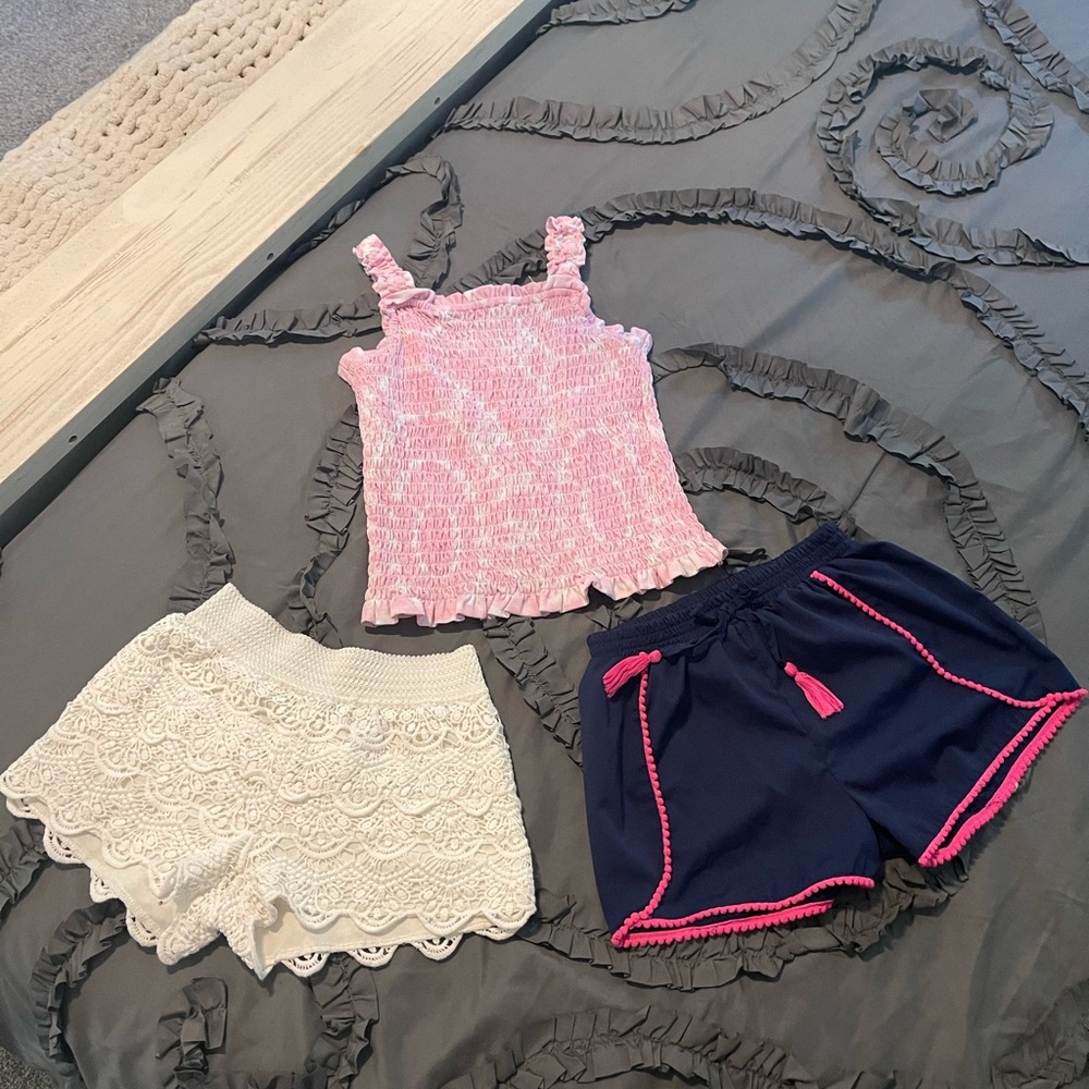 Girls top and shorts bundle. 3 pcs.